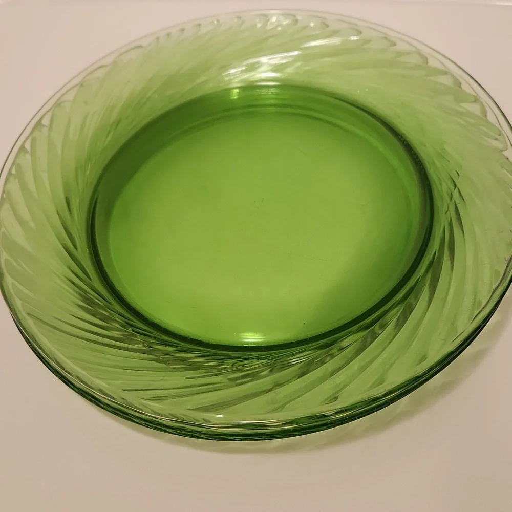 Pyrex Festiva Spring Green Swirl Glass Dinner Plates Set of 4 Vintage - Picture 2 of 5